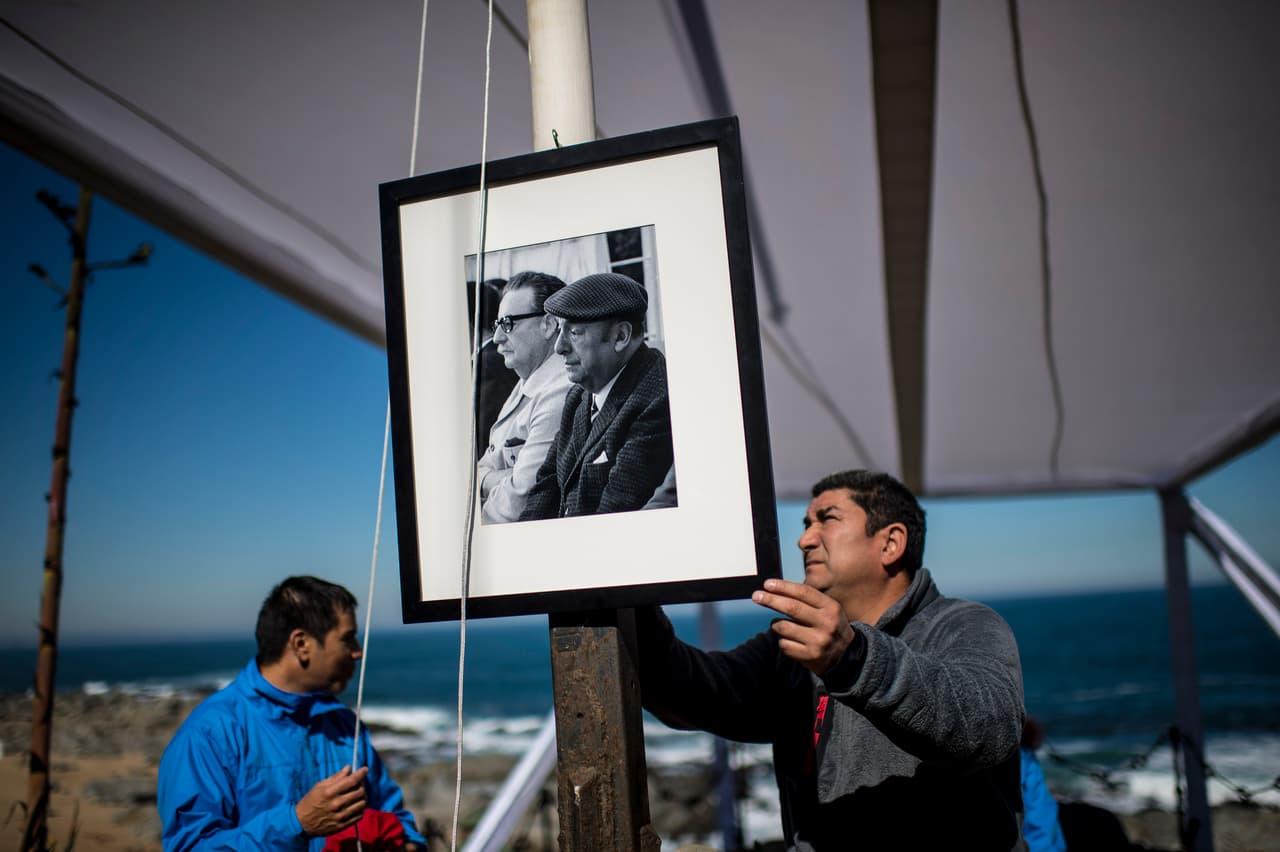 “Es un momento histórico", dijo Rodolfo Reyes, sobrino del poeta. "Estamos cumpliendo con lo que se prometió: hacer el homenaje popular, del pueblo, de la ciudadanía para Neruda".