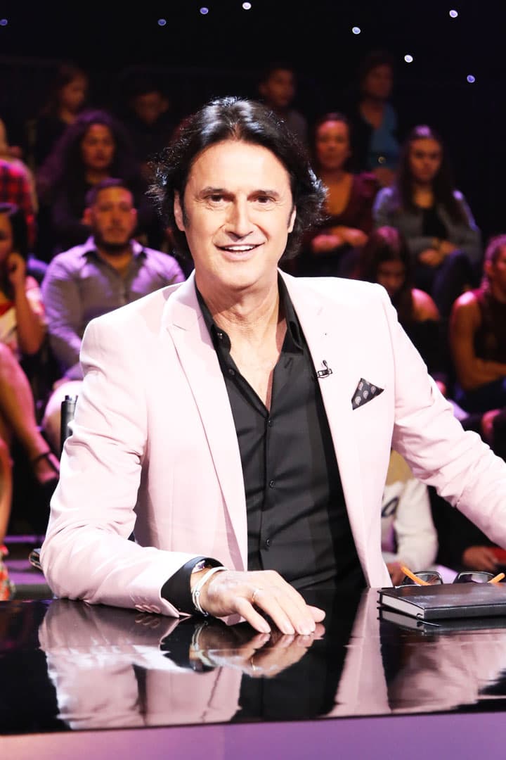 Con un saco en tono rosado, 'Poty' disfrutó hacer las críticas de la cuarta gala.