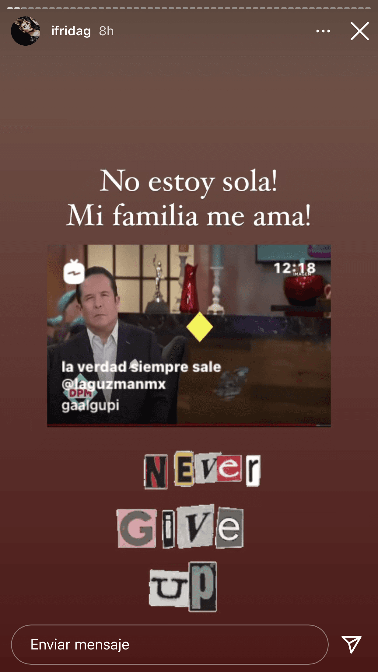En otra publicación a través de sus historias de Instagram, también mencionó que "no está sola" en este escándalo, pues 
<b><a href="https://www.univision.com/famosos/frida-sofia-no-recibe-abrazo-alejandra-guzman-si-del-papa-fotos" target="_blank">"¡su familia la ama!"</a></b>, refiriéndose a la de su padre, Pablo Moctezuma, quien está pagando el bufete de abogados que acompaña jurídicamente a su hija.
<br>