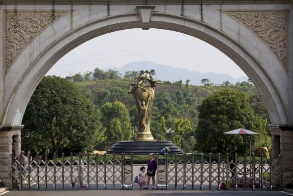 China pone sus esperanzas en estos niños futbolistas que entrenan en la academia de fútbol más grande del mundo.