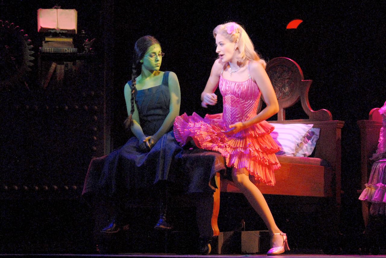 A pesar de que su noviazgo con Eleazar no prosperó, lo que sí lo hizo fue su carrera como cantante, al haberse consolidado, entre 2013 y 2015, como una artista de teatro musical con su rol de Elphaba Thropp en ‘Wicked’.