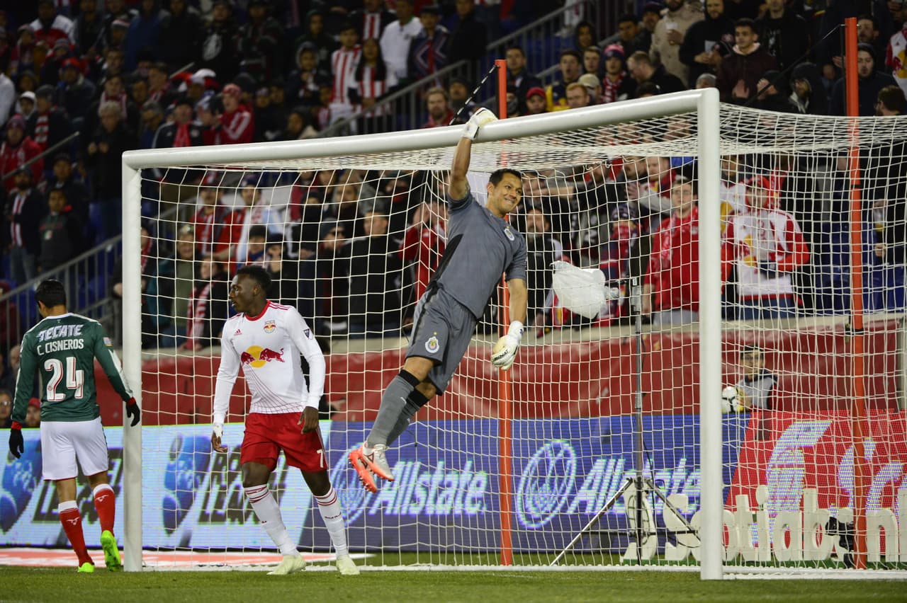 Una amarilla que se pudo evitar. No era ni el segundo tiempo y el portero ya perdía deliberadamente tiempo.