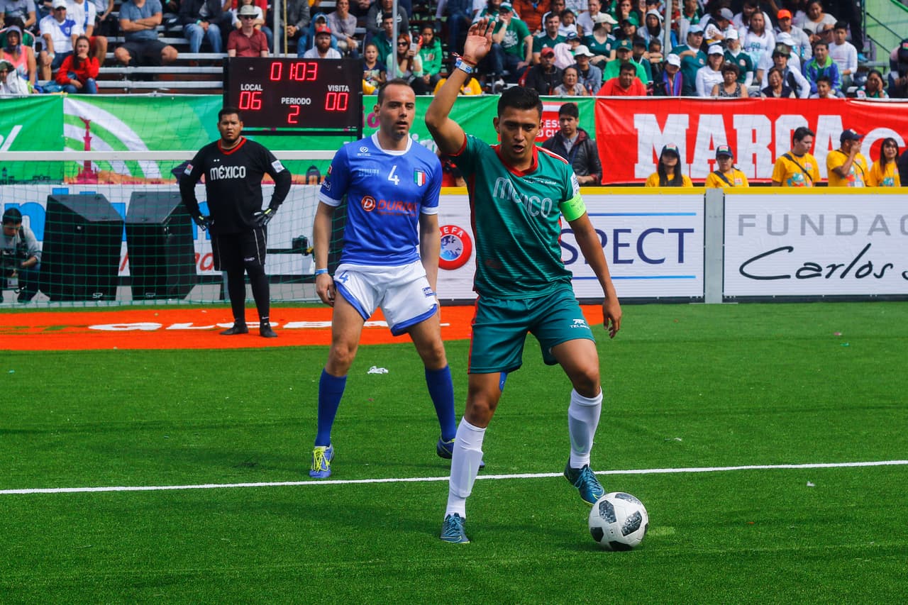 La Plaza del Zócalo en Ciudad de México recibió la inauguración del Homeless World Cup, el Mundial de Fútbol de Personas sin Hogar, en su edición 16 con más de 500 participantes de 47 países en masculino y femenino.