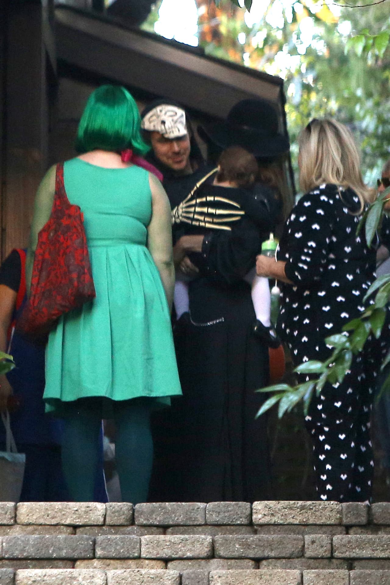 Los actores pidieron su 'trick or treat' en grupo.