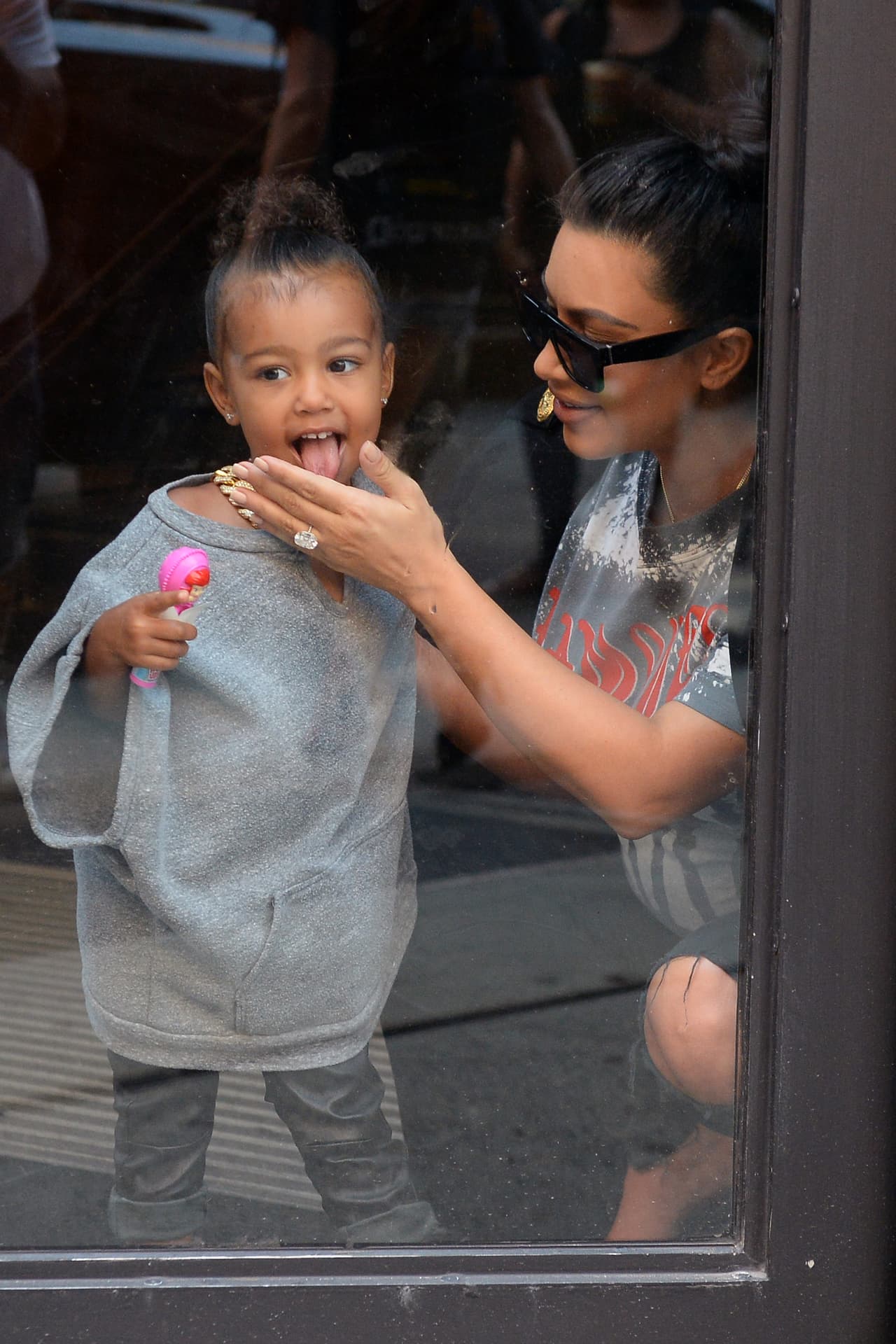 Al menos no siempre vemos enojada a Nori, ¿a poco no se ve más linda con esa sonrisita?