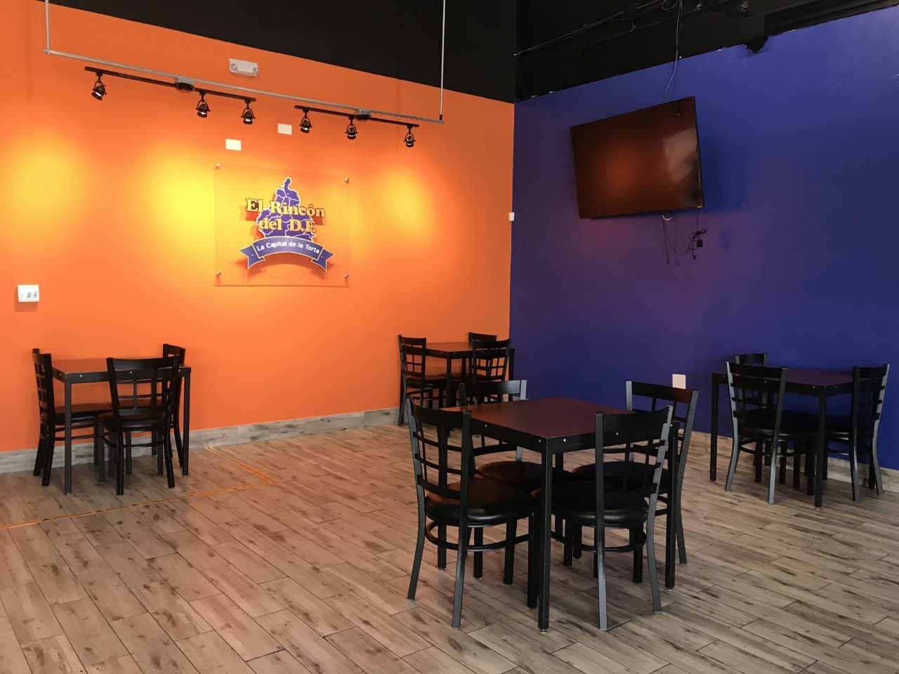 <a href="https://www.univision.com/local/dallas-kuvn/luego-de-un-ano-asi-luce-una-de-las-areas-de-dallas-mas-afectadas-por-el-paso-de-tornados-video">Este martes 20 de octubre se marca un año desde que Dallas y otras ciudades del Metroplex sintieron la furia de la naturaleza</a> con 10 tornados.