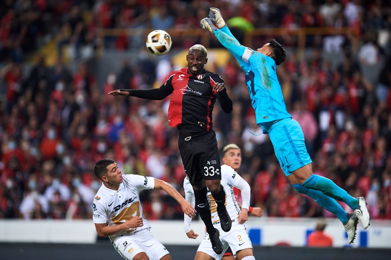En un partido en el que las emociones llegaron hasta el final, los Rojinegros aprovecharon su lugar en la clasificaciòn para eliminar a Pumas.