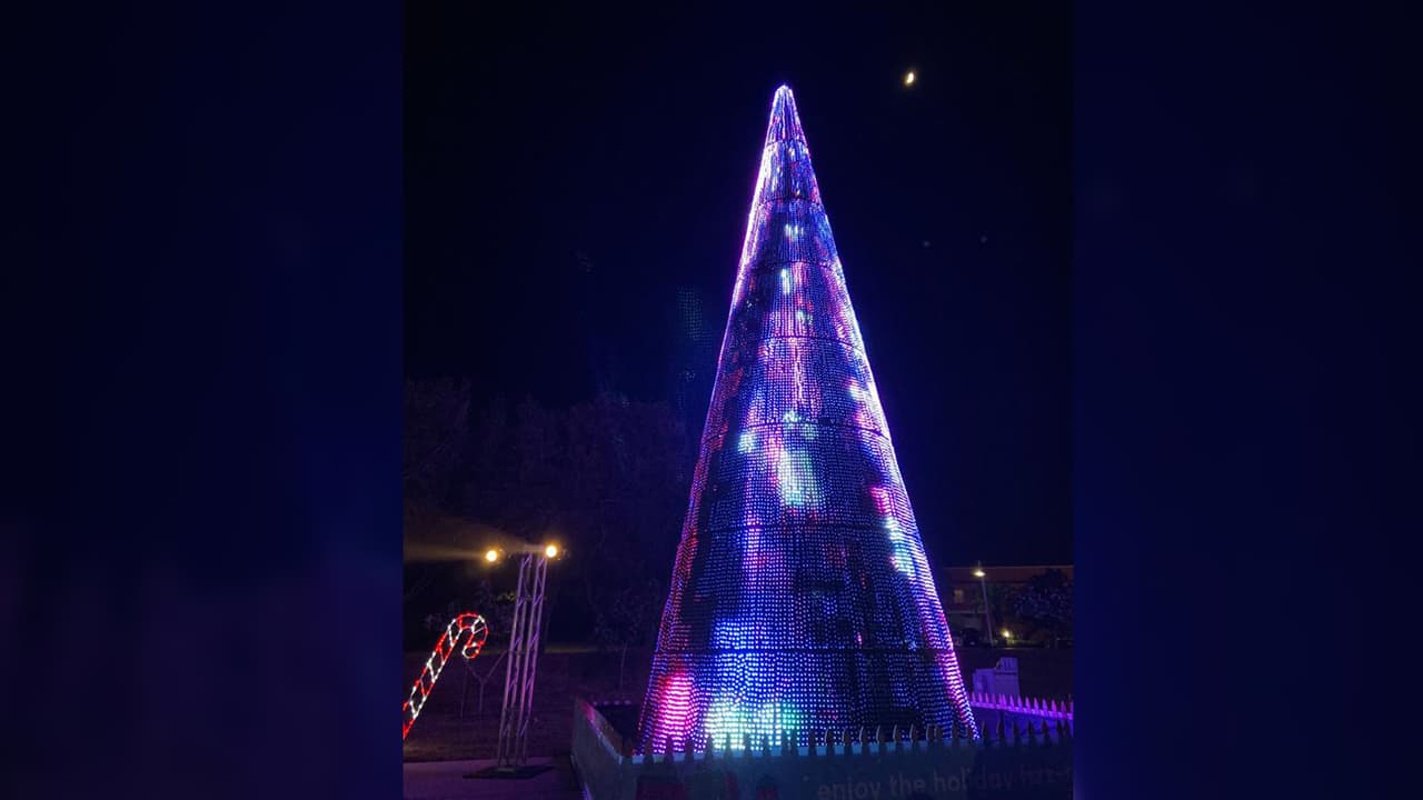 Holiday in the Gardens te ofrece un paseo de luces navideñas a lo largo de un sendero de una milla.