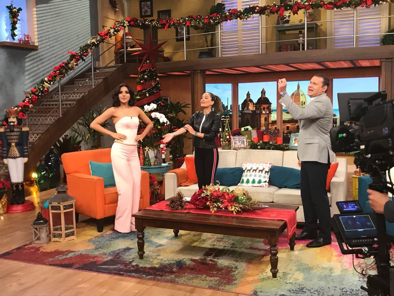 Los chicos estaban felices con su visita y Laura presumió su belleza ante las cámaras.