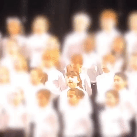 La cantante publicó un video en el que orgullosa presume a su hija cantar en un coro. "Estoy muy orgullosa de ti hija. TE AMO", escribió la cantante junto al video.