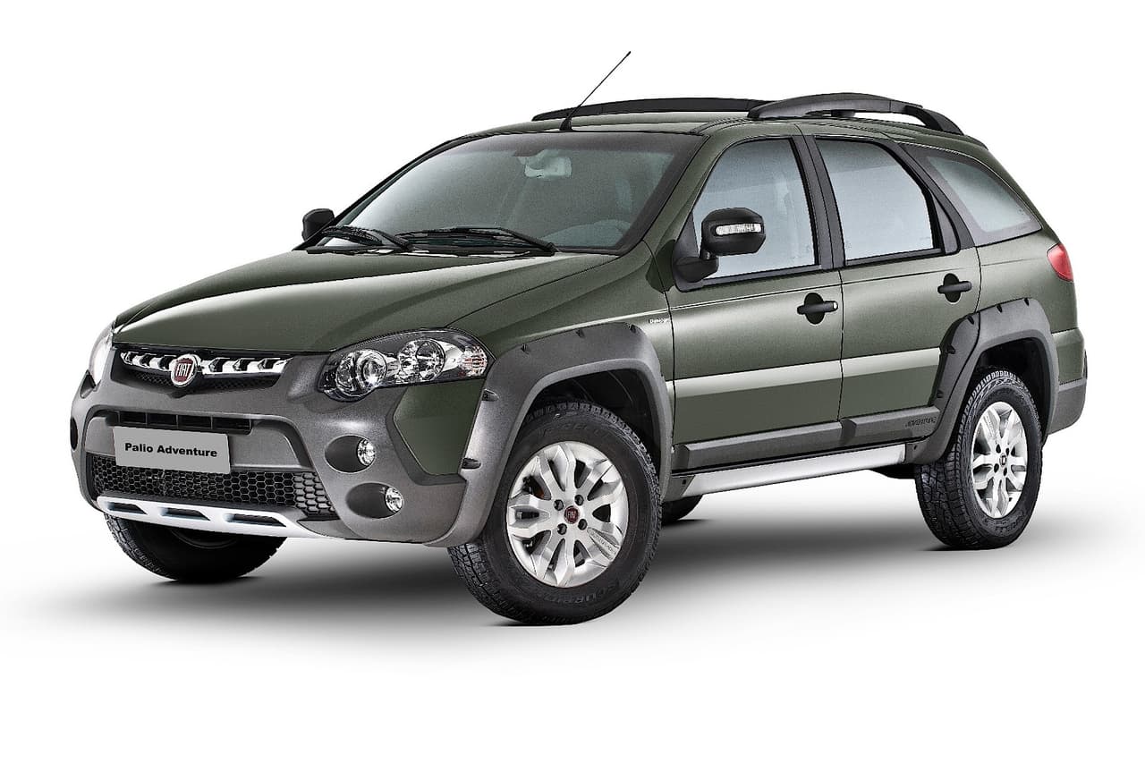 <h3 class="cms-H3-H3"><b>Fiat Palio Adventure</b></h3>
<br>
<br>El portafolio de Fiat en el mercado mexicano está compuesto por seis modelos, mientras que en Estados Unidos lo conforman cuatro modelos y solo uno de estos es comercializado en ambos países. Uno de los vehículos que no llega a Estados Unidos es el Fiat Palio Adventure, una camioneta con una apariencia robusta tipo todoterreno, pero que en el apartado mecánico deja mucho que desear. Monta un motor cuatro cilindros de 1.6 litros que ofrece 113 caballos de fuerza y 117 lb-pie de torque. Y solo está disponible con tracción delantera.
