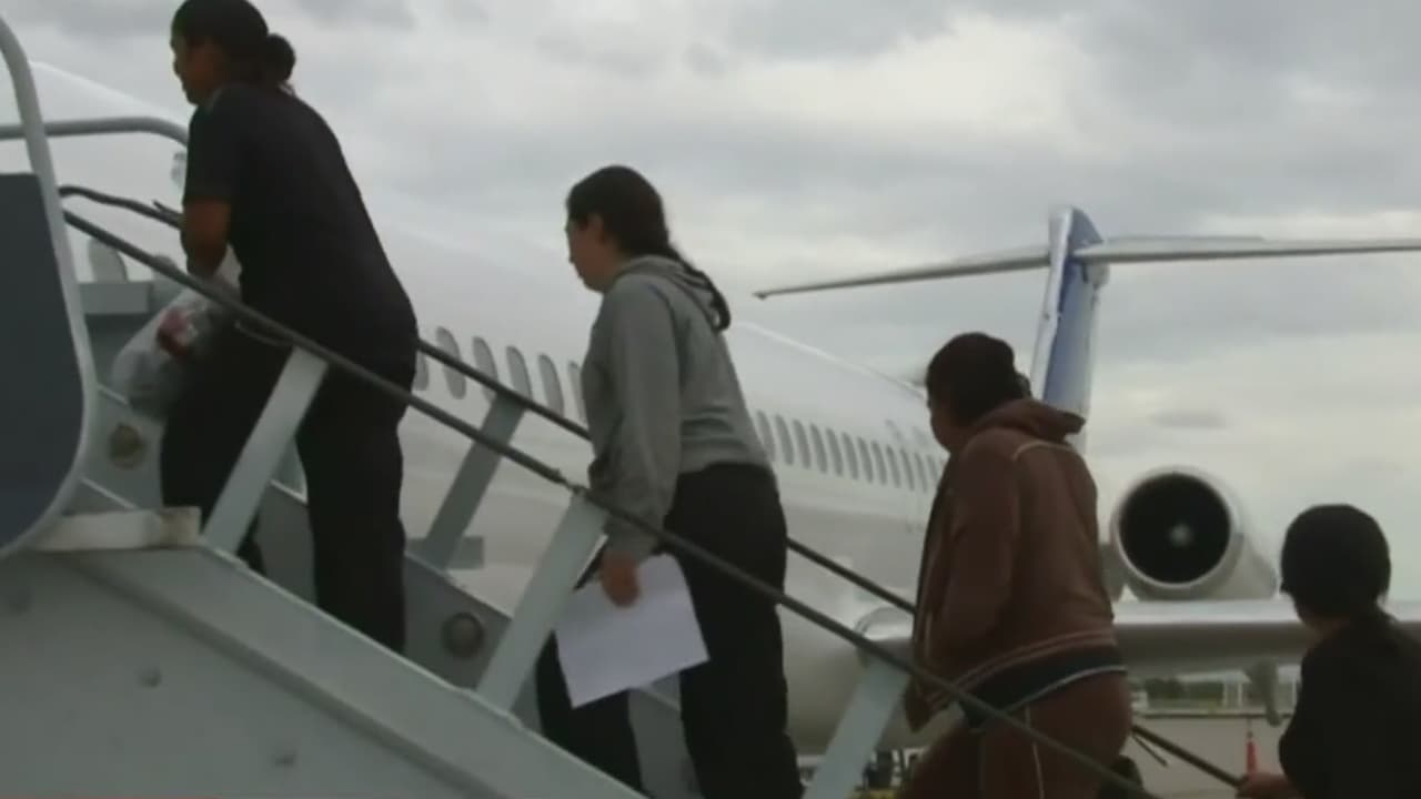 Corte Suprema autoriza deportaciones a terceros países mientras avanza litigio: Abogada de inmigración analiza la medida