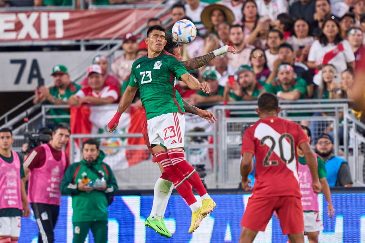 El 'Chucky' Lozano fuie el héroe en un partido apretado que se perfilaba para un empate sin goles.