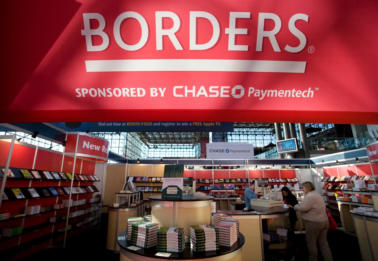 <b>Borders bookstores</b> cerró todas sus tiendas en el 2011 tras una rápida decaída financiera.
