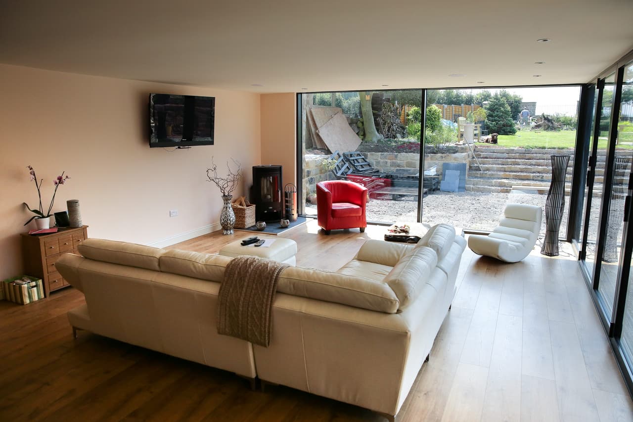 <b>4.</b> Verifique el nombre del dueño de la casa a través de récords públicos. Asegúrese que la propiedad esté listada en otros sitios web como una casa abierta para la renta.