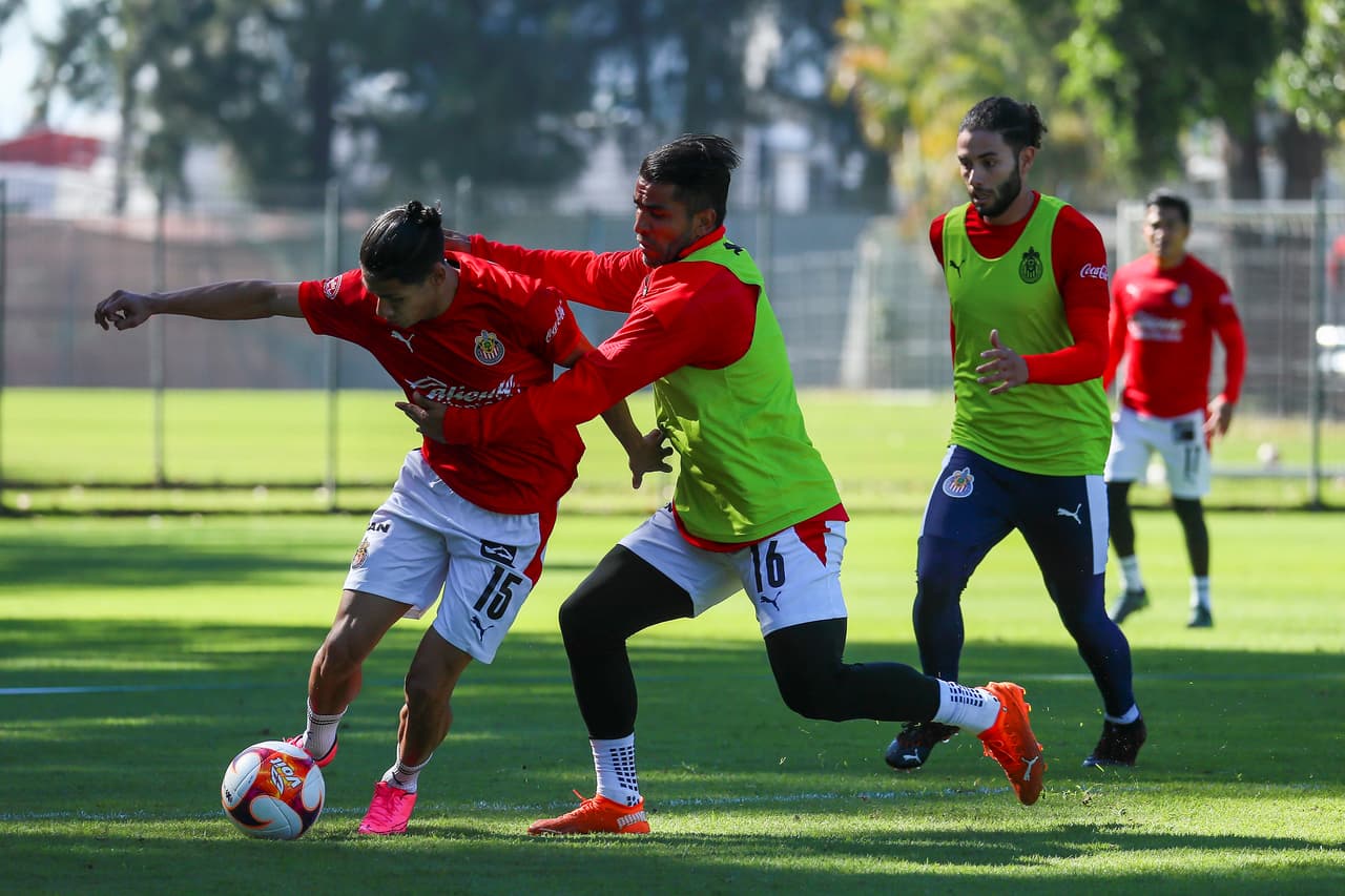 Las Chivas del Guadalajara se preparan con fuertes entrenamientos en Verde Valle para su primera fecha del torneo Guard1anes 2021, que será este viernes a las 19:30 ante el equipo de Puebla en el Estadio Cuauhtémoc.