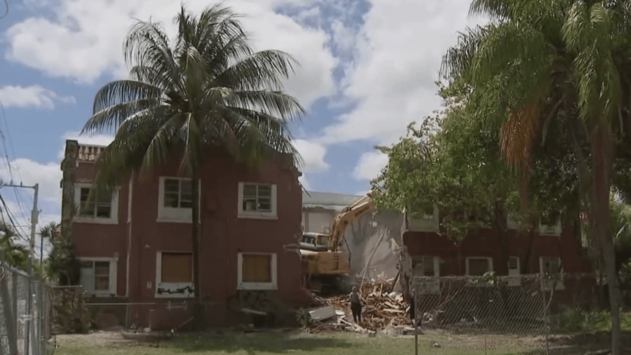  "El crimen en este vecindario va a reducir”: derriban edificios en Miami que alberga delincuentes