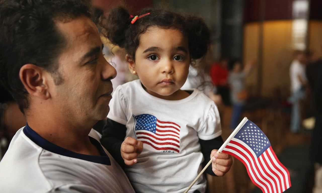 Fuertes críticas por el aumento de 112% del precio del certificado de ciudadanía para hijos de extranjeros naturalizados