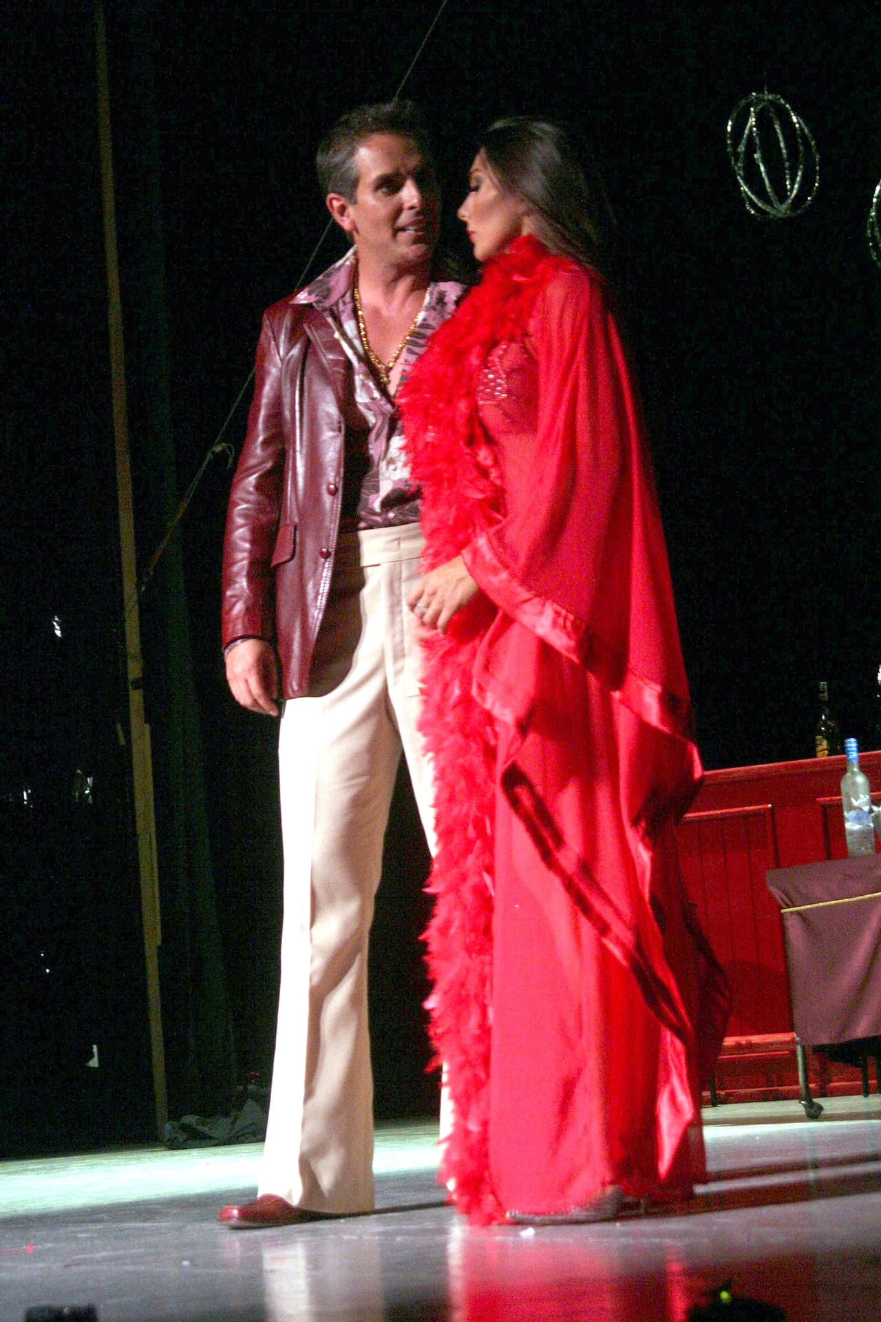 "
<b>Hacer un poco de dinero</b> con las comisiones, todo el mundo está haciendo eso ahora", dijo en el show en ese entonces.
<br>