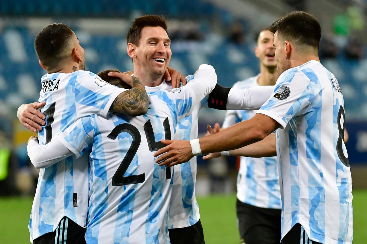Argentina le pasó por encima a Bolivia con una gran noche de Lionel Messi, quien ya es el jugador con más apariciones en la selección albiceleste. ‘Papu’ Gómez hizo el primer gol del partido y Lautaro Martínez sentenció. Bolivia hizo el del honor.