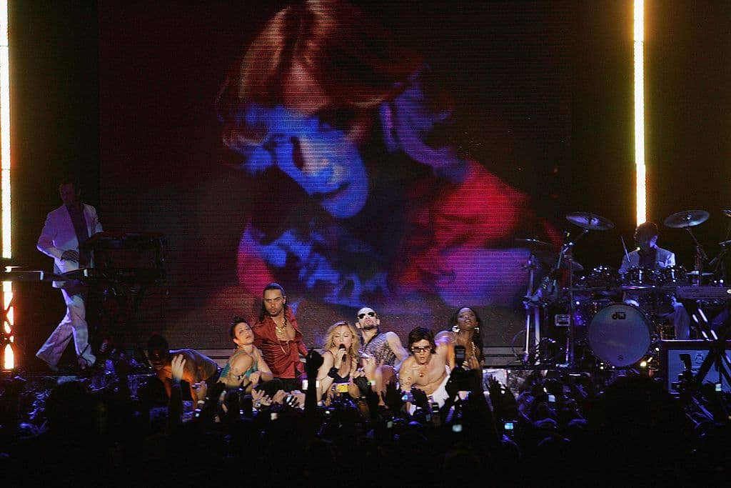 En sus inicios los boletos costaron unos $50 dólares y se presentó durante dos días, con una asistencia alrededor de 18,000 personas.
<br>
<br>En la imagen de archivo, Madonna durante su espectáculo en el festival del 2006.
<br>