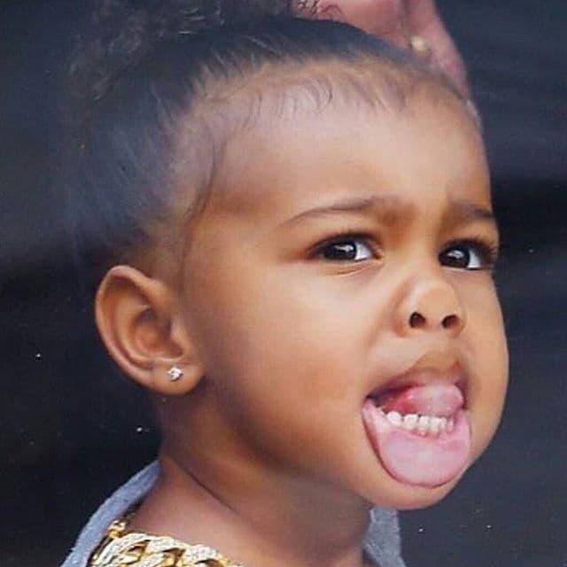 Lol! Esta carita le puso a los paparazzi en Nueva York.