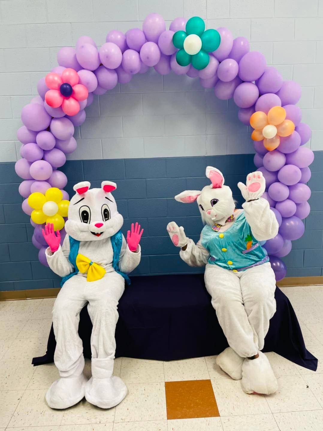 <b>Evento</b>: Digital Egg Hunt at Jessie Jellybean's Spring Jamboree
<br>
<b>Fecha</b>: 24 de marzo
<br>
<b>Lugar</b>: Pullen Park Amusements. 520 Ashe Ave. Raleigh, NC
<br>
<b>Sitio web</b>: 
<a href="https://raleighnc.gov/parks/news/digital-egg-hunt-jessie-jellybeans-spring-jamboree">https://raleighnc.gov/parks/news/digital-egg-hunt-jessie-jellybeans-spring-jamboree</a> 
<br>
<br>El boleto incluye una búsqueda de huevos del tesoro digital única con un viaje en tren, un paseo en carrusel, actividades y una oportunidad para tomar fotografías con la conejita Jessie Jellybean.
