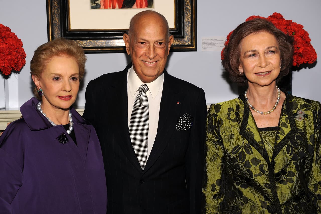 Alcanzó fama internacional en la década de los 60, como uno de los diseñadores de
<b>Jacqueline Kennedy</b>, ex primera dama de los Estados Unidos.