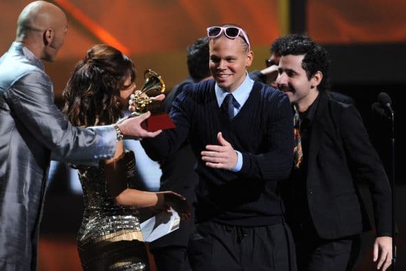 Este clásico se incluye en el disco titulado 'Los de Atrás Vienen Conmigo'.