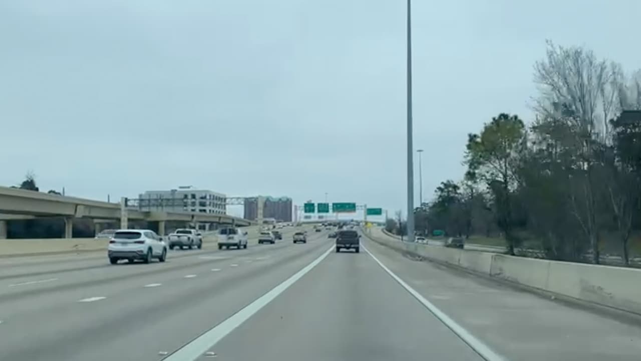 Las autoridades han hecho una llamada a la comunidad para, de ser posible, evitar conducir.
<br>