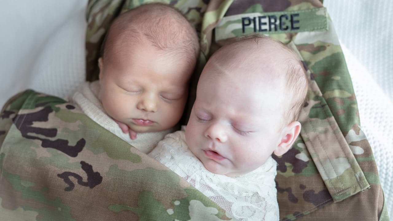 Era infértil, su madre le prestó el útero para tener un bebé y un mes después ella quedó embarazada