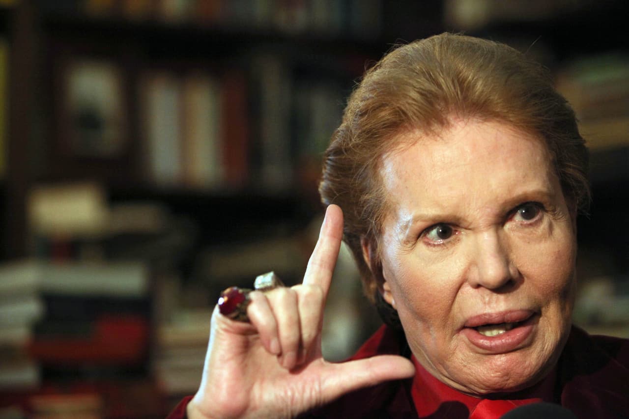 A comienzos de octubre, 
<b>Walter Mercado fue hospitalizado</b> para tratarle la fractura, pero su salud estaba bastante comprometida. El sábado 2 de noviembre, un fallo renal puso fin a su vida.