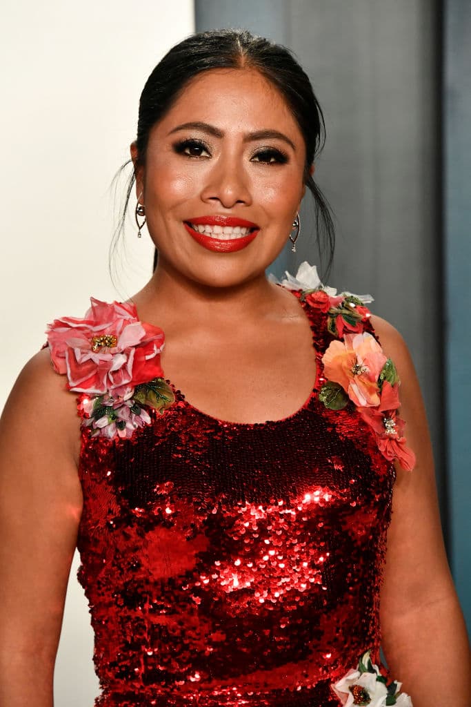 Para los premios Oscar de 2020 su vestido rojo con detalles de flores es un Dolce & Gabanna.