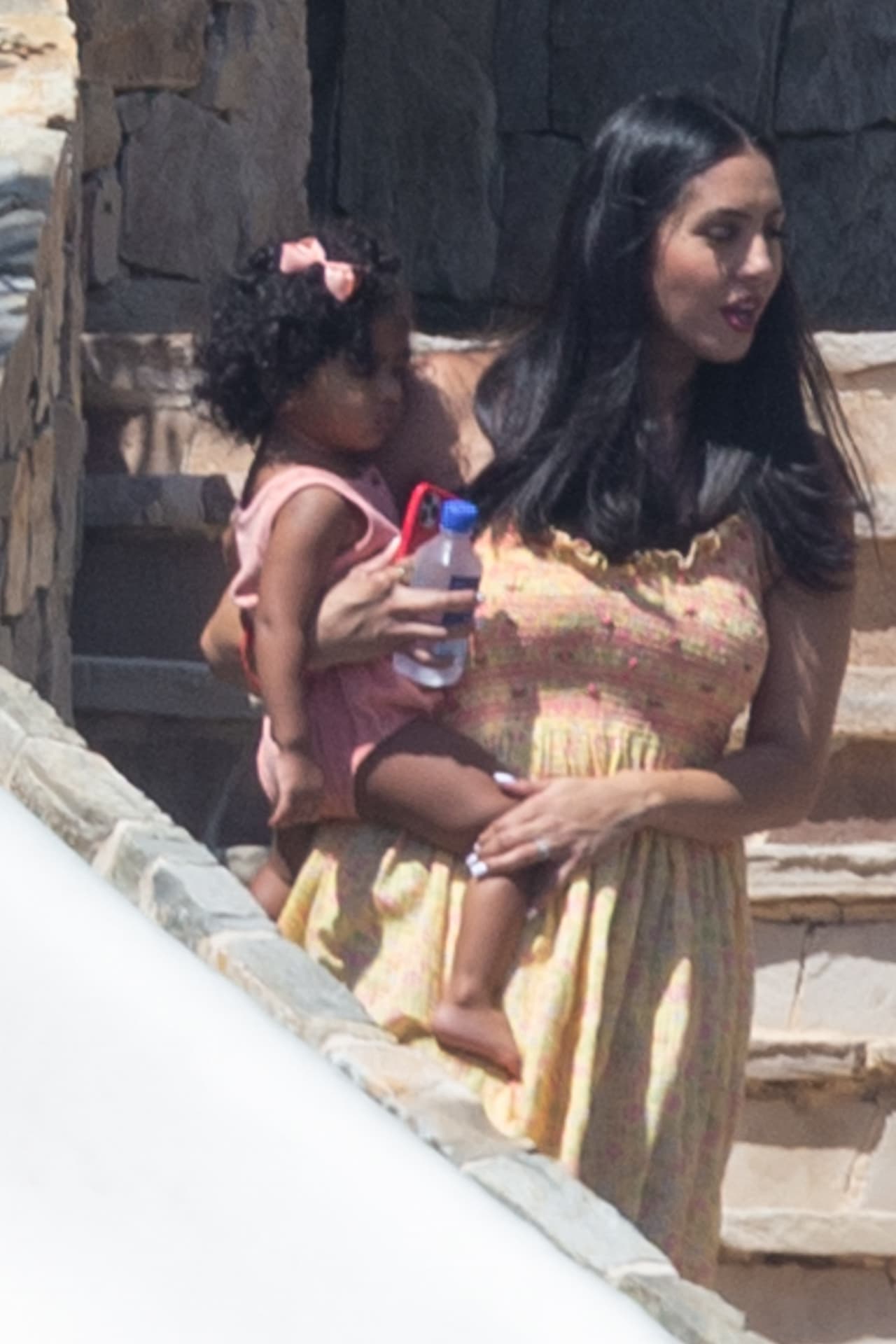 A principios de este mes se dieron a conocer una serie de fotografías protagonizadas por Vanessa Bryant junto con sus hijas, la cantante Ciara y la actriz Lala Anthony, quienes disfrutaban de unas vacaciones en México.