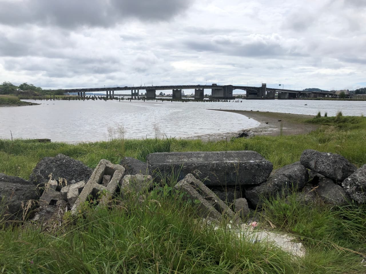Una vista del Puente del Río Chehalis, en Aberdeen, Washington, tomada el 6 de julio de 2022.