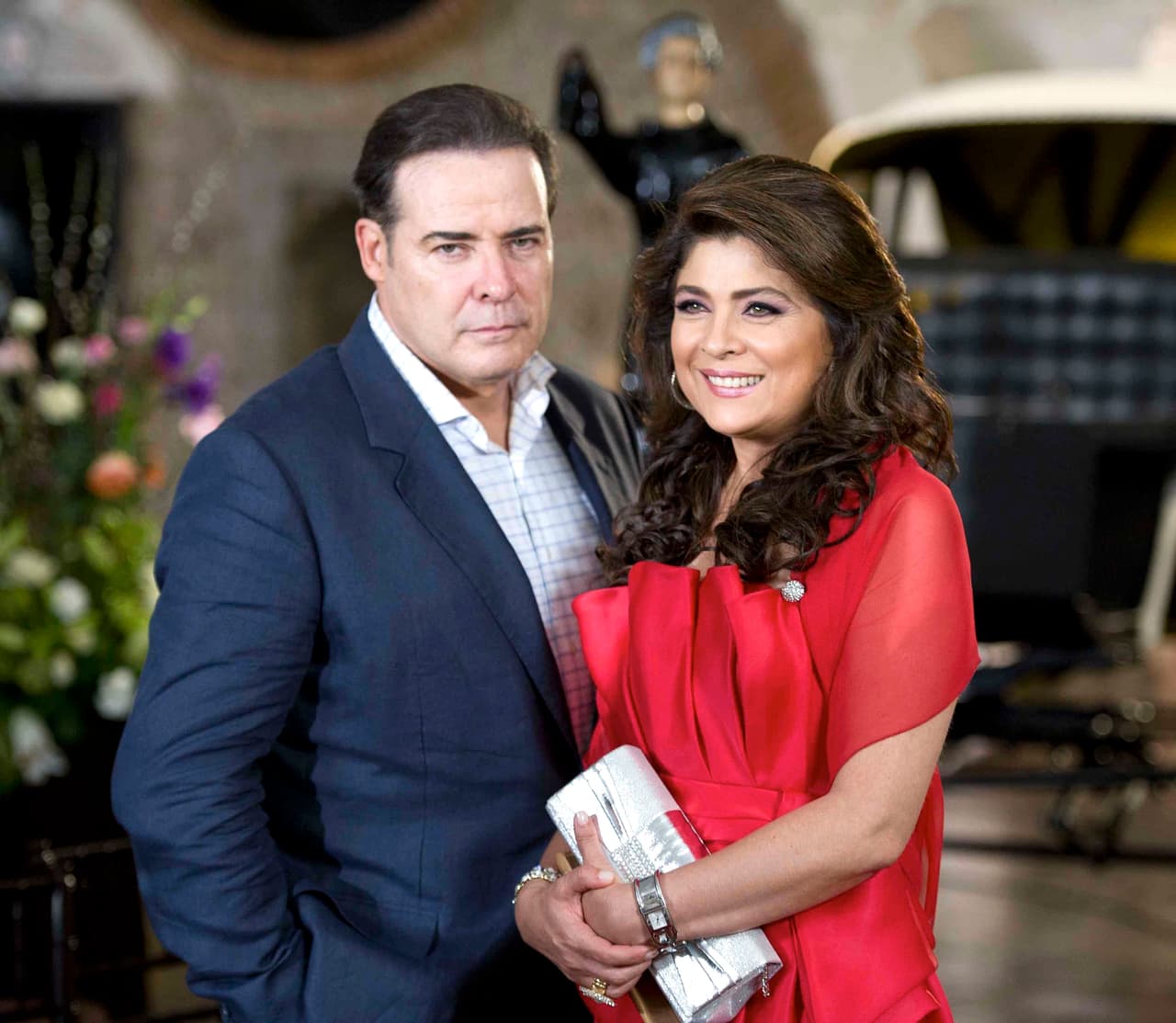 Aseguró seguirán trabajando juntos en televisión y teatro y no se niega a seguir siendo pareja en la ficción: “Pero no fuera de ahí, no se inventen algo que no existe. Que pongan los pies en la tierra, que aterricen y entiendan que somos actores, que interpretamos personajes y punto”, finalizó preocupado y molesto con la singular situación.