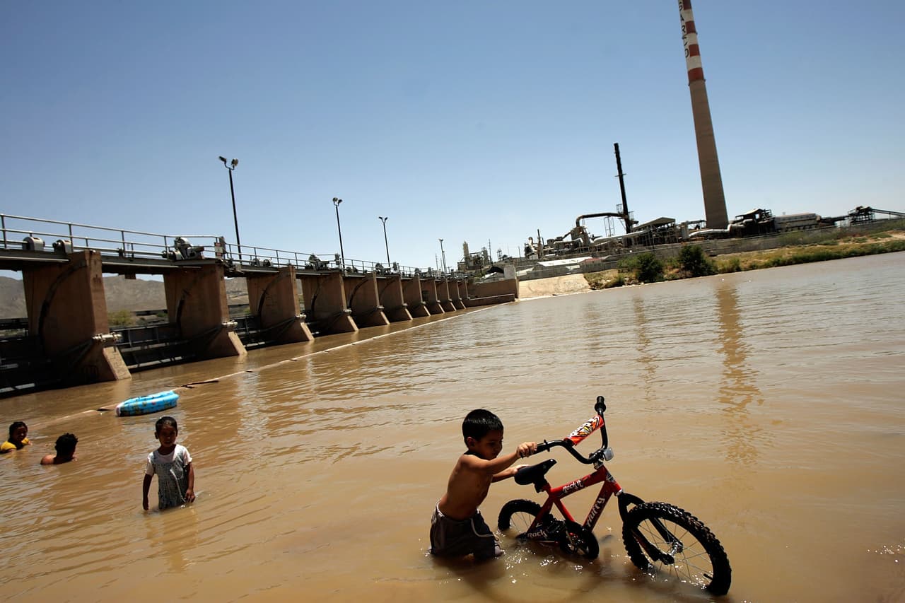 Residentes de ambas ciudades pueden verse beneficiadas. También el puente pretende mejorar la calidad ambiental de las aguas del río.
<br>
<br>