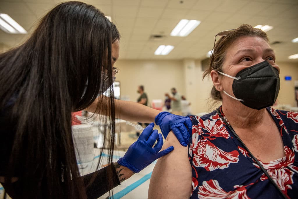 Organizan un evento de vacunación para la comunidad latina en Buford Highway, habrá 100 dólares de incentivo