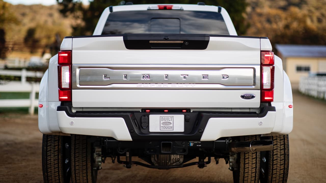 Todas la unidades de la Ford Serie-F Super Duty del nivel XLT en adelante cuentan con
<b> sistema de frenado automático de emergencia</b>.