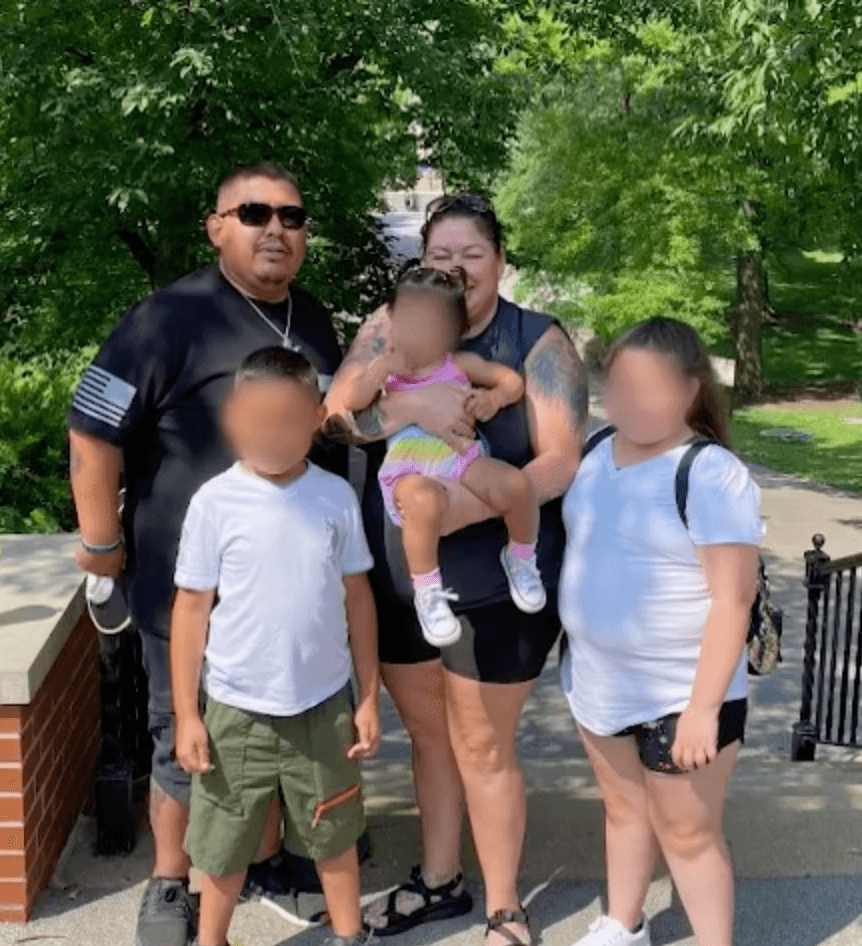 La familia también celebraba que todos habían vencido al covid-19 a penas una semana atrás. Fue la abuela quien pidió durante su cuarentena ir al concierto una vez dieran negativo al
<a href="https://www.univision.com/temas/coronavirus">coronavirus</a>.