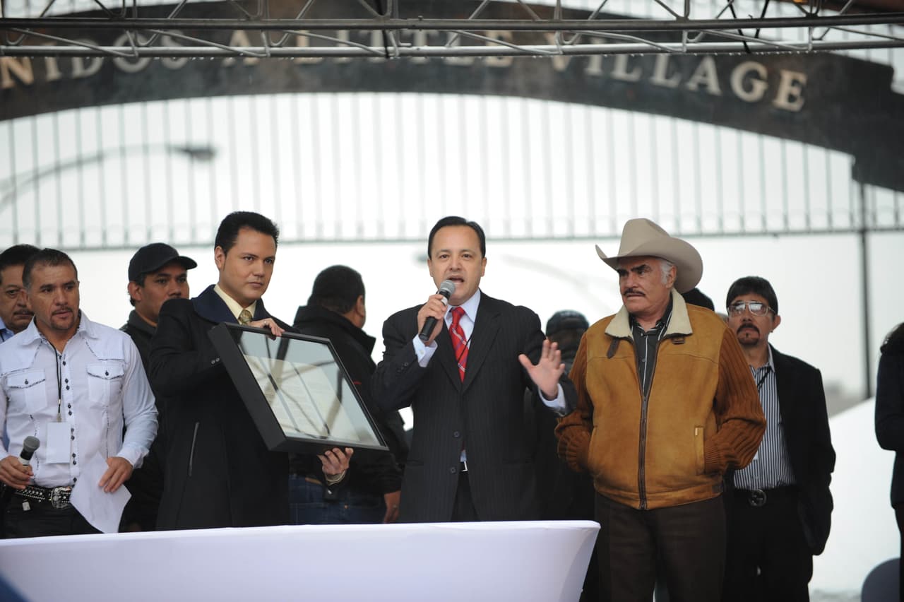 En esta ocasión,
<b>no se fue de la tarima, sin dedicar un tema</b>, aunque fuese a capela.