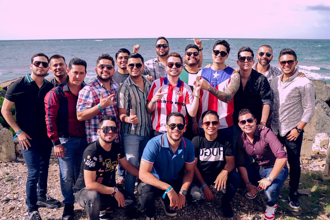 Los chicos de 
<b>La Adictiva</b> también llegaron puntuales a los ensayos para esta gran 'party' y no lo hicieron solos.