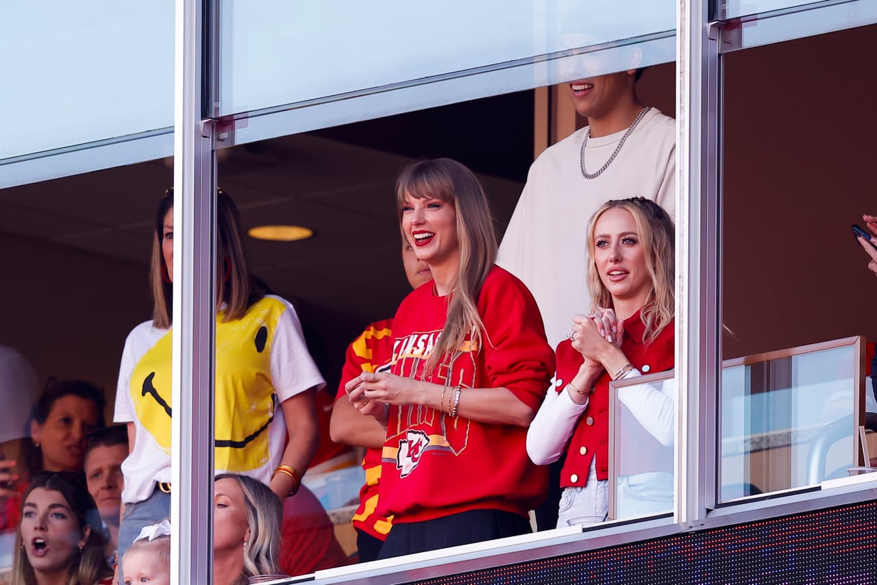 Taylor Swift apoyó a Travis Kelce en el partido de Kansas City Chiefs contra Los Angeles Chargers, en octubre de 2023.