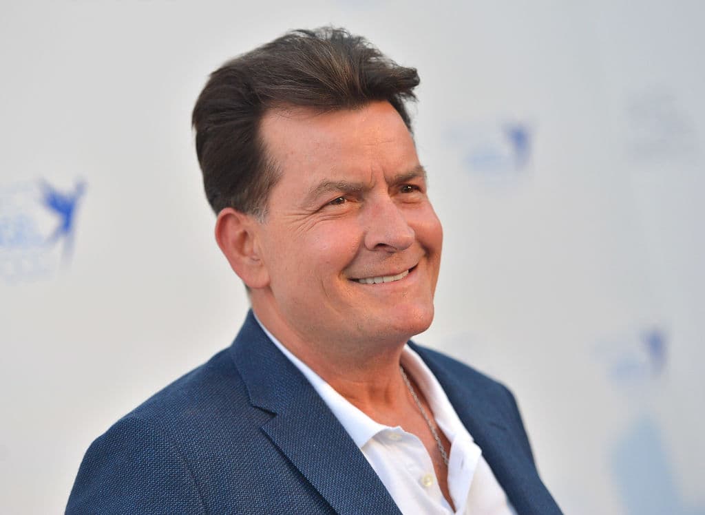 <b>Charlie Sheen</b>
<br>La estrella de ‘Two and Half Men’ interpretaba un hombre adulto soltero mujeriego con problemas de adiciones y una vida desenfrenada, lo cual era un eco de la vida real del actor, pero el éxito de la serie lo mantuvo por años en el papel.