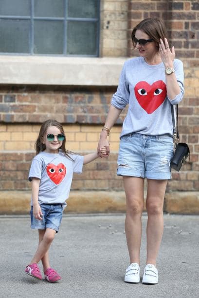 Ya se que use un 'jumper' o unos shorts sencillos, puede combinarlos con una playera de algodón y accesorios como gafas, sombreros y más.