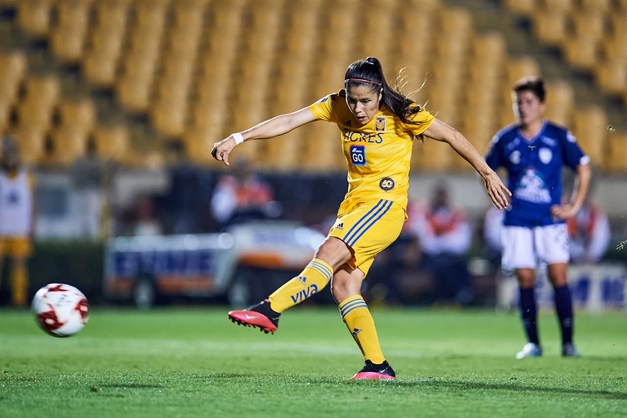 Tigres derrotó al Pachuca con doblete de StephanyMayor y uno más de Ovalle; por 'las Tuzas' descontó Viridiana Salazar. Las de Tigres ya son segundas, con un partido menos que el líder América.