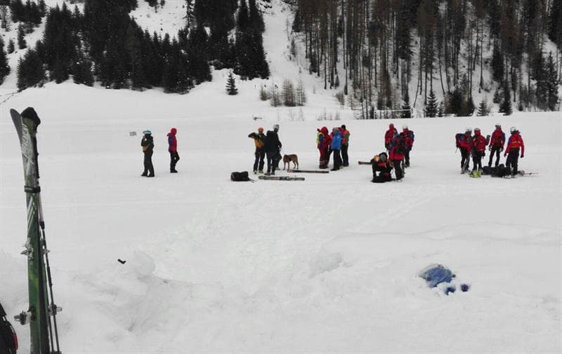 Avalancha en Alpes de Italia deja a seis esquiadores muertos
