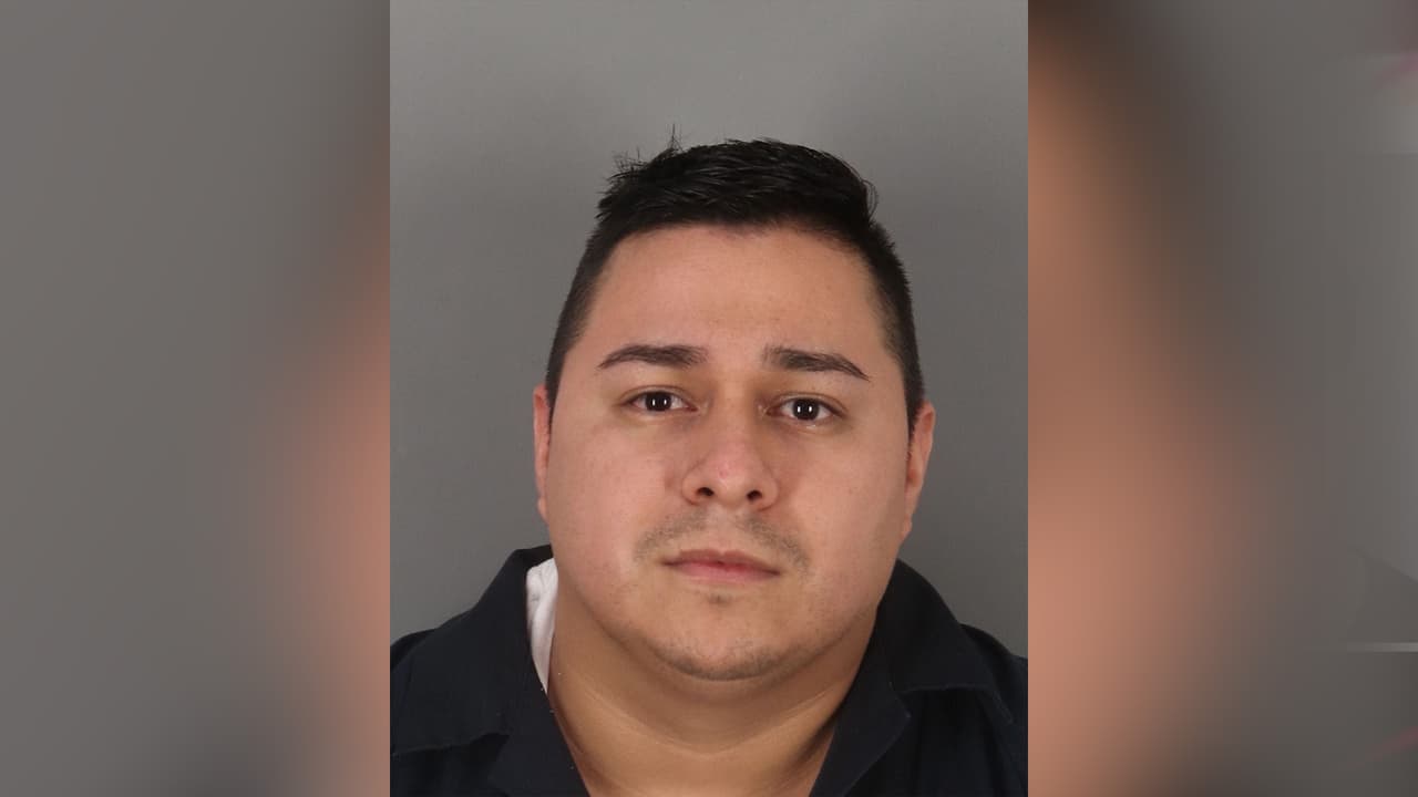 Humberto Anteverde, de 29 años, fue arrestado y enfrenta cargos por fabricación y distribución de sustancias controladas.