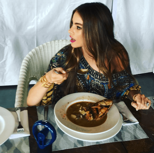 Pareciera que en esta foto no quería ser descubierta. Ese gesto de sorpresa, como escondiéndose de alguien o algo. ¡Niña traviesa!