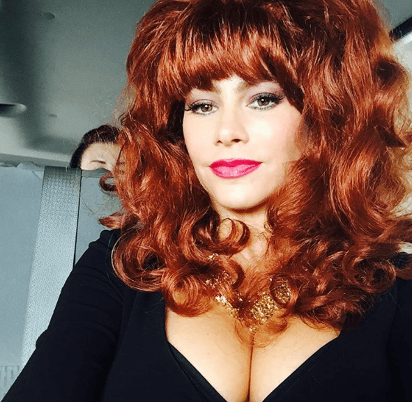 ¡Pero sobretodo es muy divertida! ¿Qué me dices de este look? Yo diría que un poco menos de volumen le va mejor.